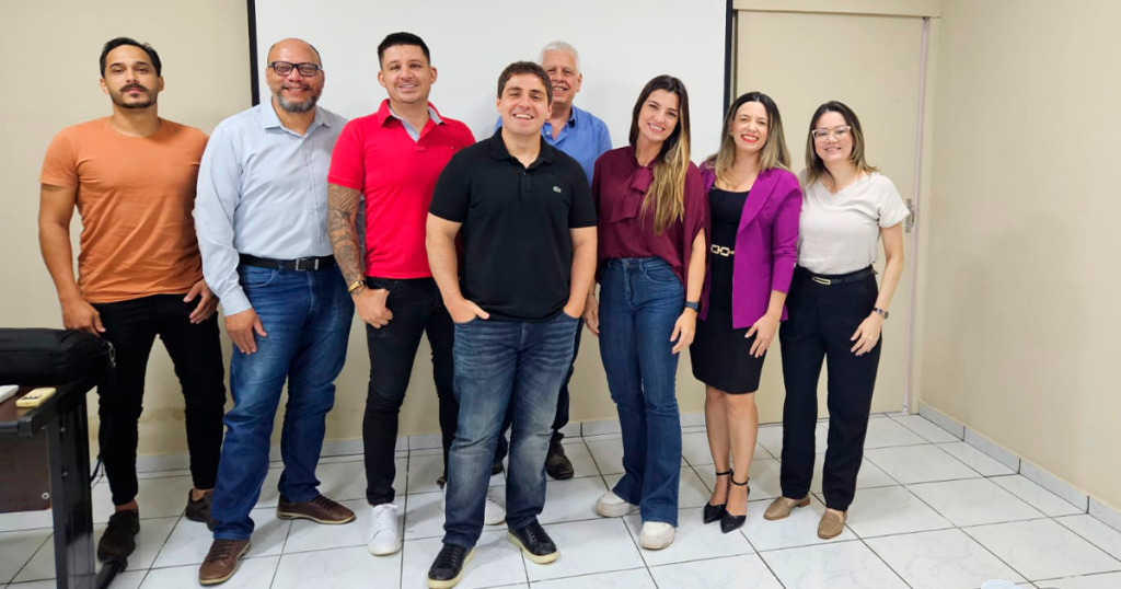 Palestra Tendências no Marketing Digital para 2025 apresentado por César Marcondes