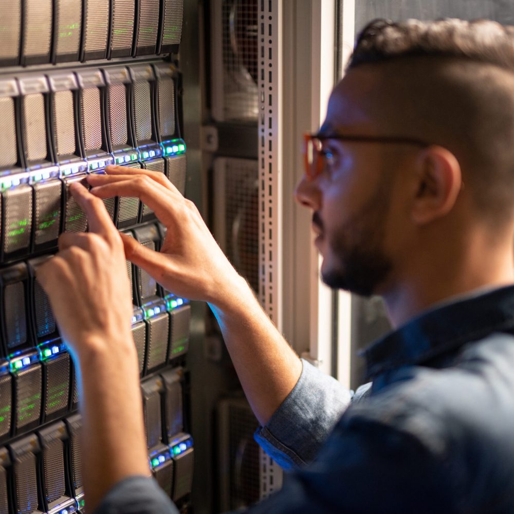 Ativos de rede (switches, firewall, router, KVM, etc.)